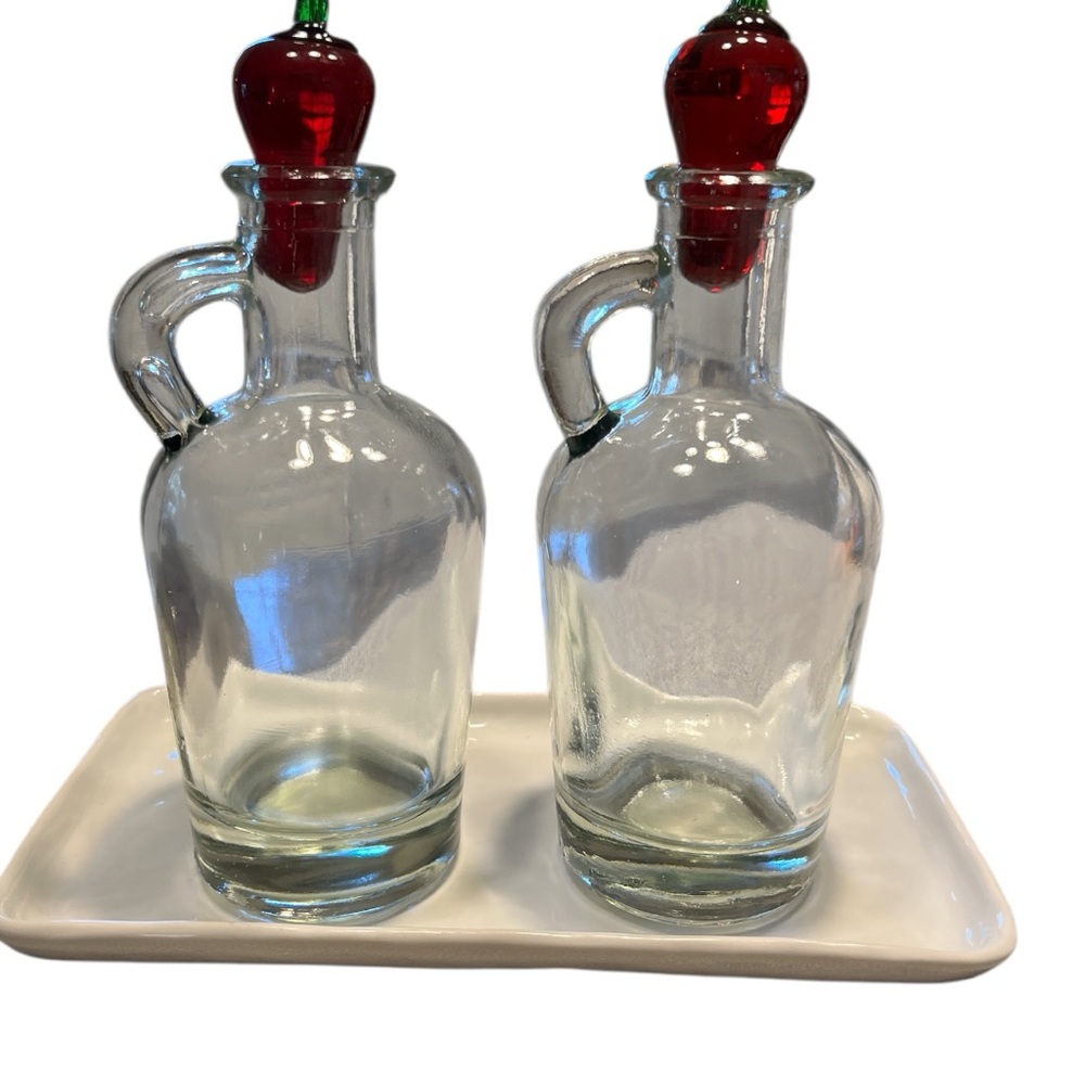 Cruet 2 Vintage Glassware Cruets Chili Pepper Stopper perfect for vinegar & oil - Picture 2 of 5